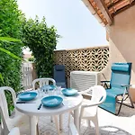 Villa Pavillon Mezzanine Climatise Proche Avec Parking - Fr-1-409a-37 *